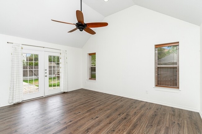 Building Photo - 4220 Lovers Ln