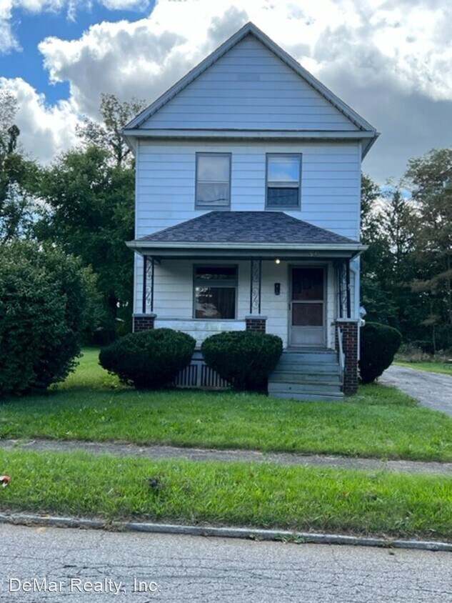 2 br, 1 bath House 69 Gladstone St House Rental in Campbell, OH