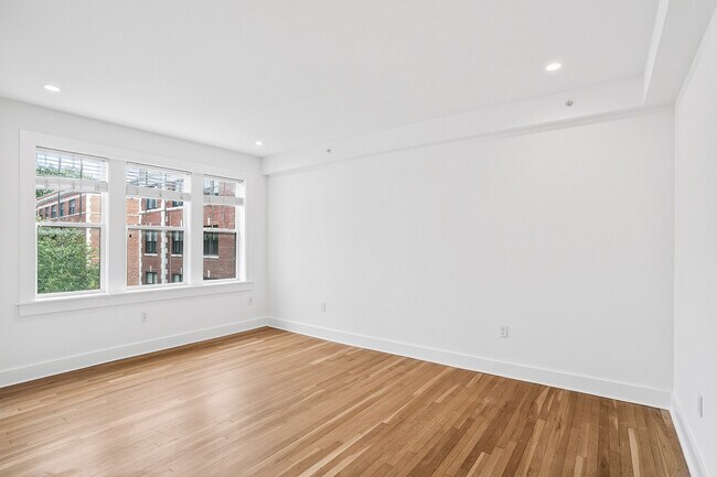 Foto del edificio - 16a Forest St. Unit 33
