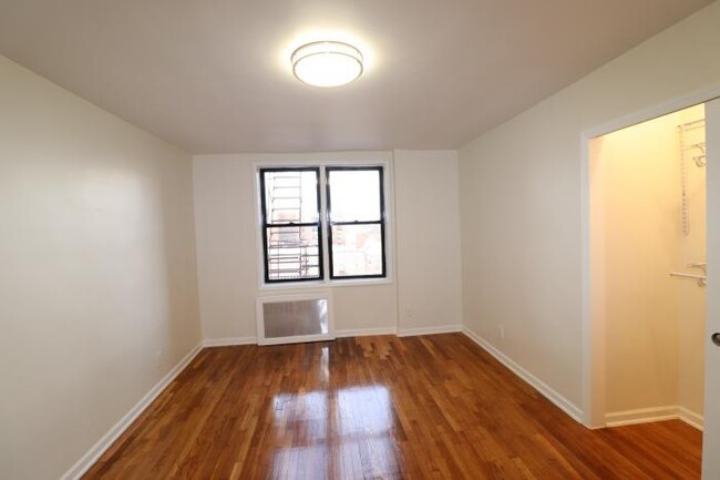 Foto del edificio - 2 bedroom in ELMHURST NY 11373