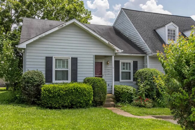 Front - 1150 Horsemans Ln