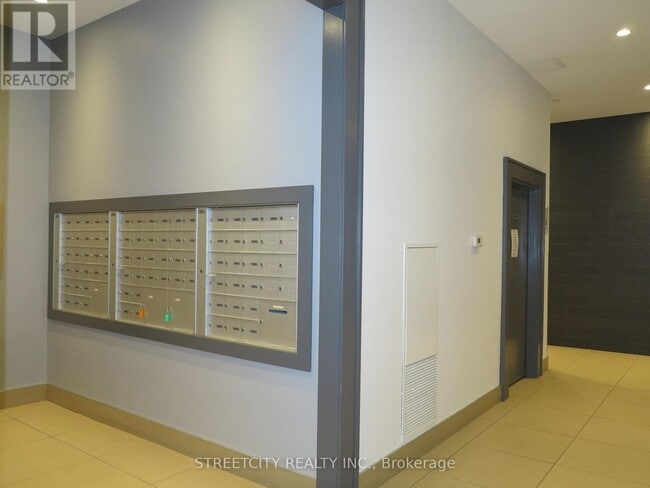 Building Photo - 240 Villagewalk Blvd