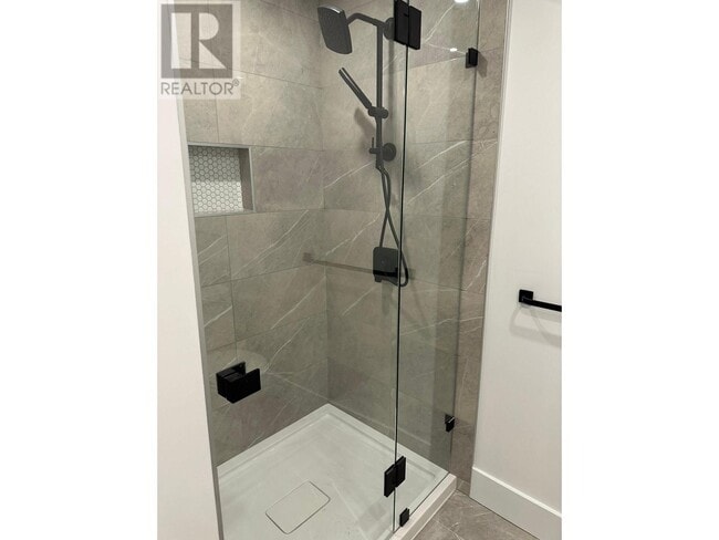 Photo du bâtiment - 2075-2075 E 1st Ave