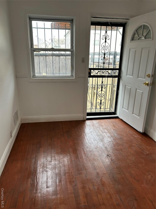 Foto del edificio - 153-07 Arlington Terrace