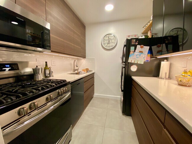 Foto del edificio - 2400 41st St NW