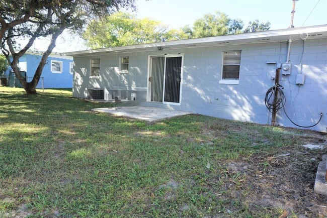 Building Photo - Modest  Oldie but Goodie Clermont 3/2 Home