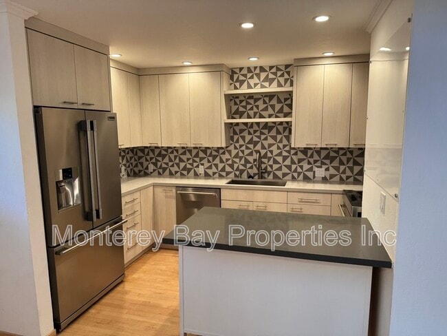 Building Photo - 759 Ramona St