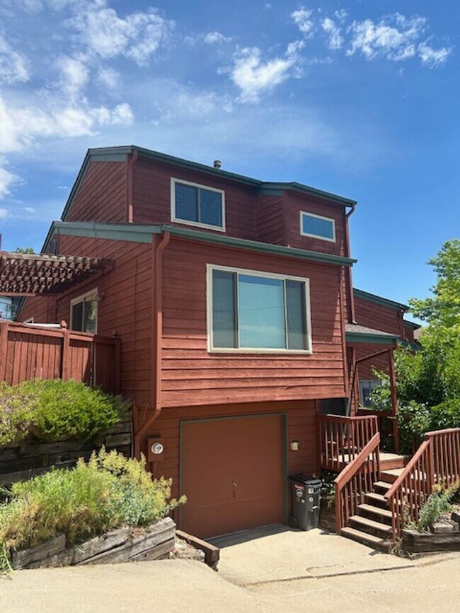 Foto del edificio - 2 Bed / 2 Bath Detached Townhome with view...