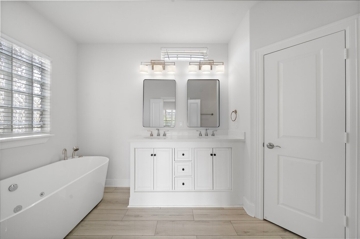 Building Photo - 2924 Leeland St