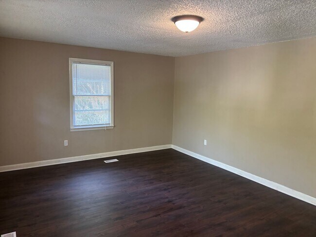 Foto del edificio - 213 Caulder Cir