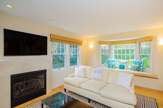 Foto del edificio - 24 Sherrill Rd