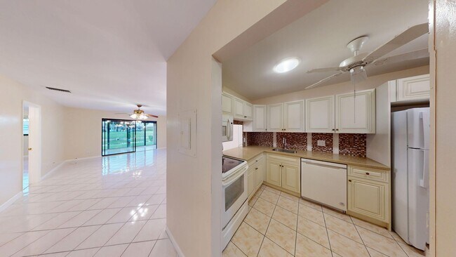 Building Photo - 2BR/ 2BA Condo In Golden Lakes - An Active...