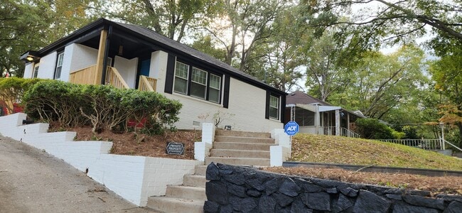 Foto del edificio - 1824 Tiger Flowers Dr NW