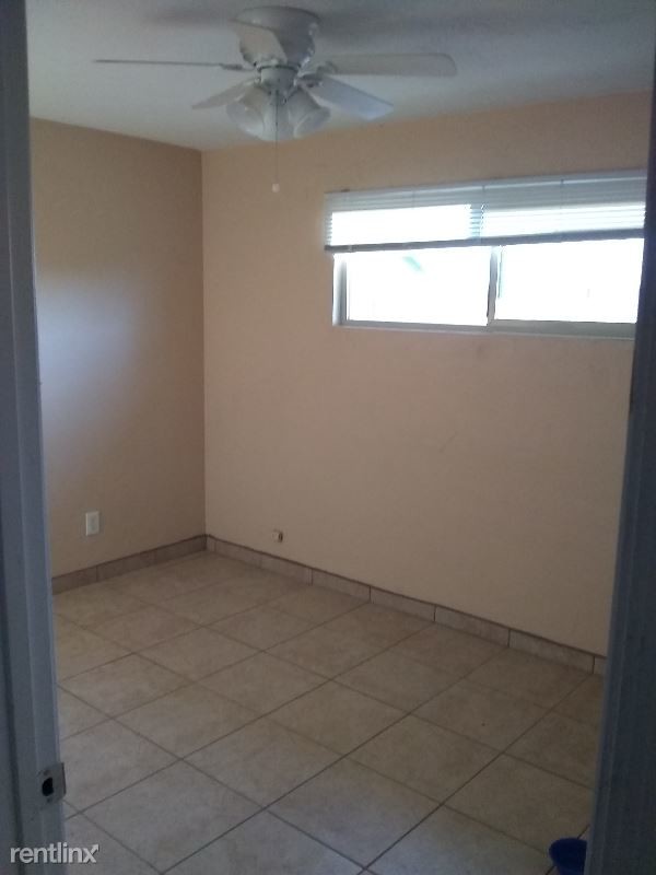 Building Photo - 2 br, 1 bath Apartment - 2814 N 34th Dr.