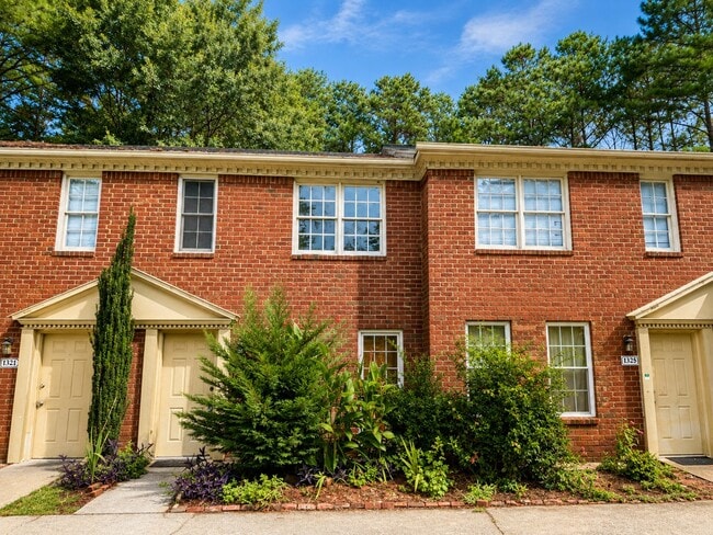Building Photo - 1323 Sweet Pine Dr