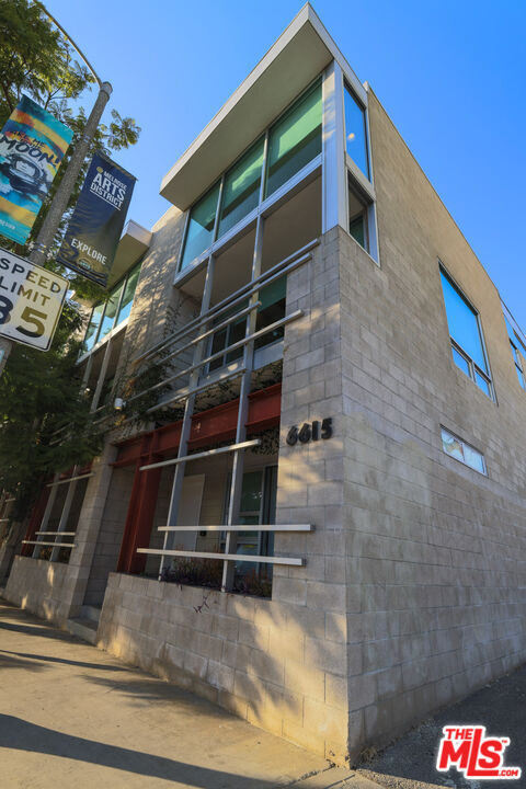 Building Photo - 6615 Melrose Ave