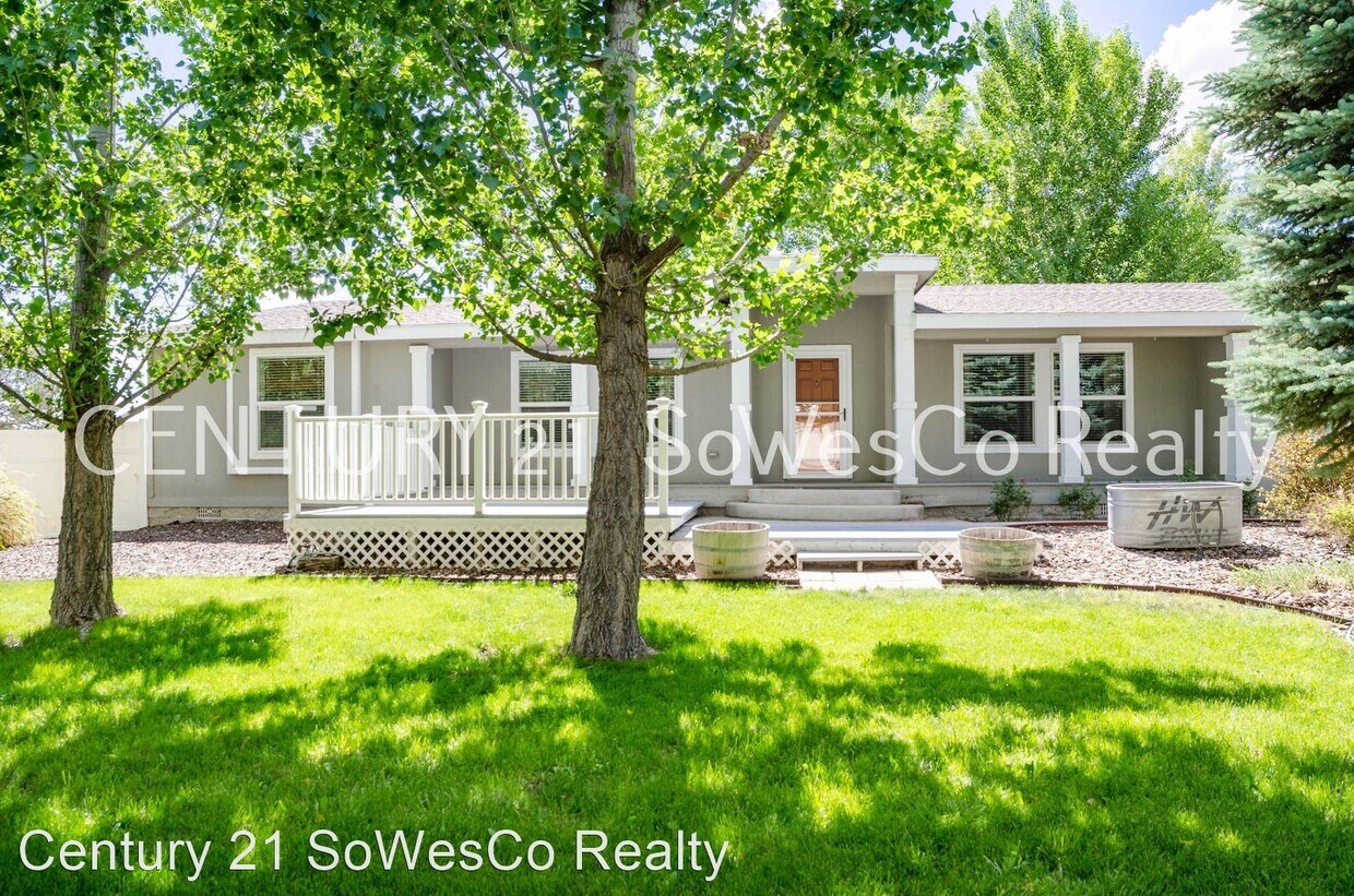 3 br, 2 bath House 1199 Glenwood Street House Rental in Bloomfield