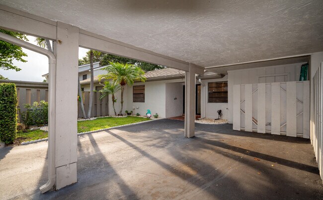 Foto del edificio - 1873 Deer Creek Wildwood Ln E