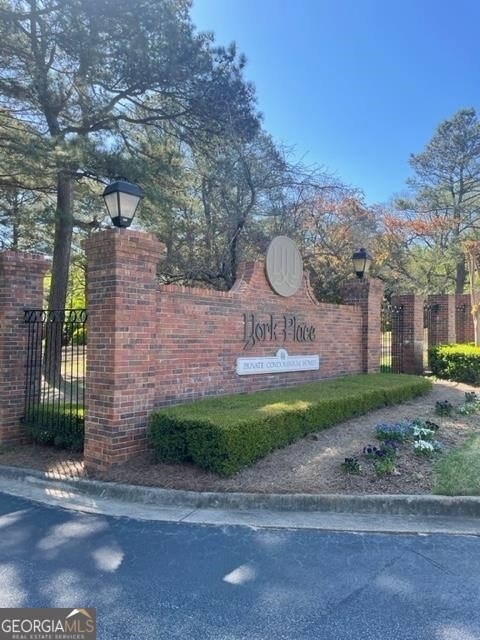 Foto principal - 3350 York Pl