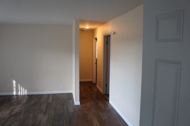 Hallway - 4109 Marquette Dr