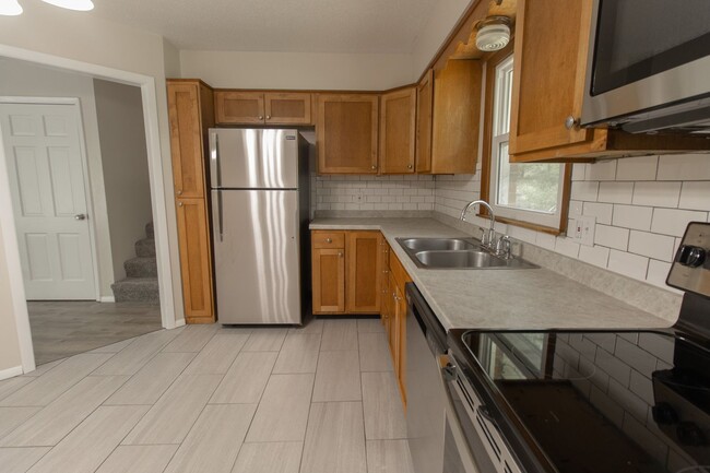 Building Photo - Remodeled 4 Bed and 3 Bath Home