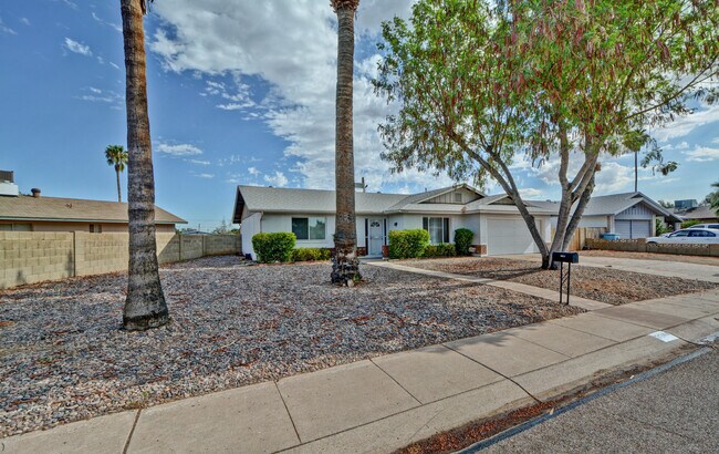 Foto del edificio - 3344 W Yucca St