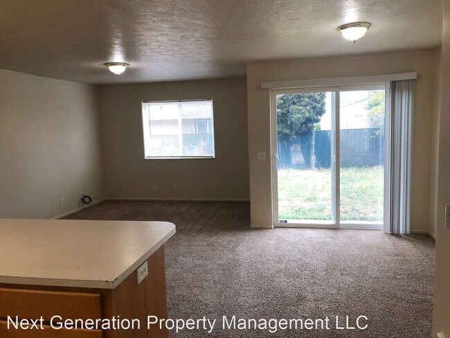 Building Photo - 3 br, 1.5 bath House - 2777 S. Cloverleaf Lp.