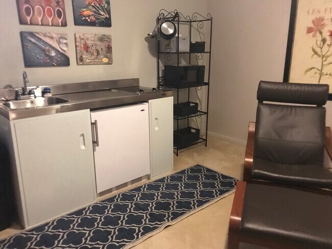 Kitchenette - 2929 Alconbury Ct