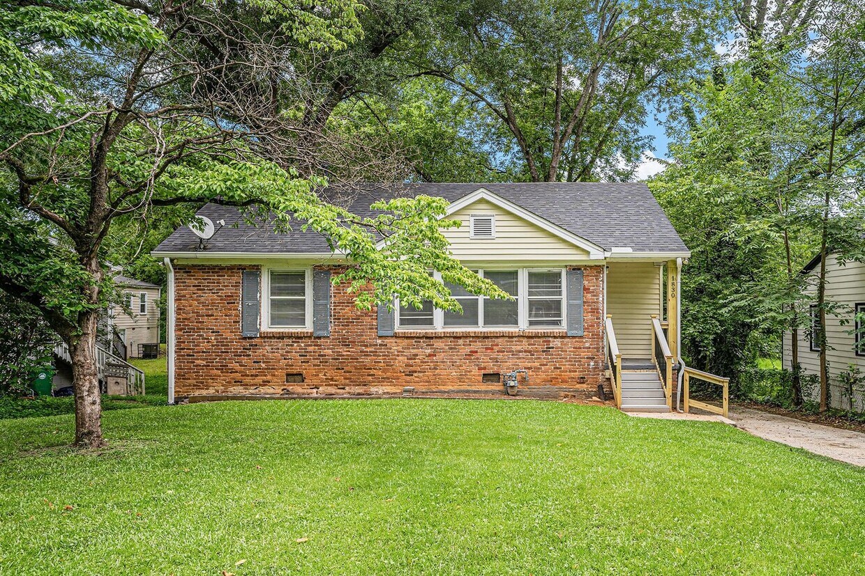 Foto principal - Charming 3BR/2BA Ranch Just off Glenwood Rd!