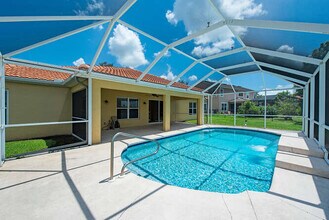 Building Photo - 2271 Grove Dr