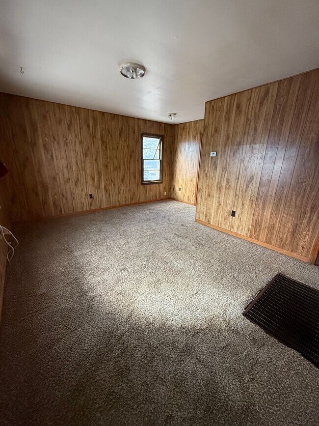 Foto del edificio - 1 Bedroom, 1 Bathroom House with Detached Garage