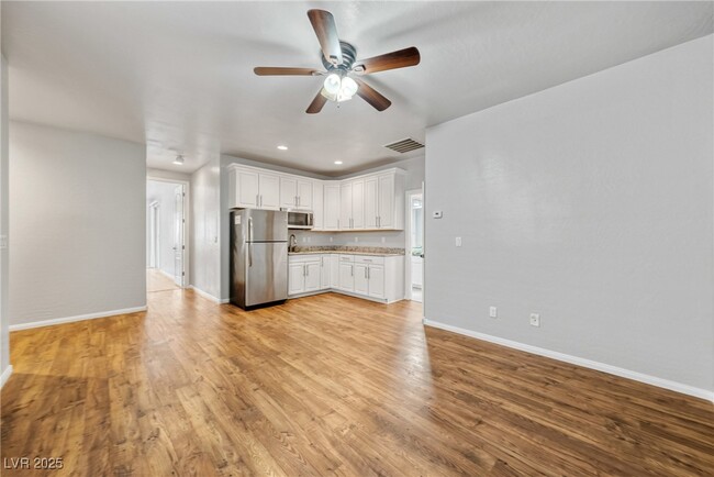 Building Photo - 7176 Summer Grove Ave