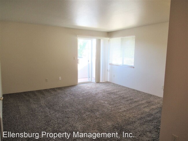 Building Photo - 2 br, 1 bath Apartment - 900 E Juniper Ave