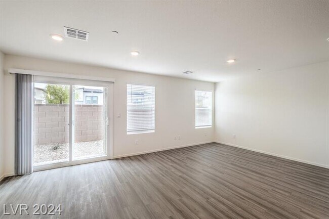 Foto del edificio - 4423 Honey Hls Ave