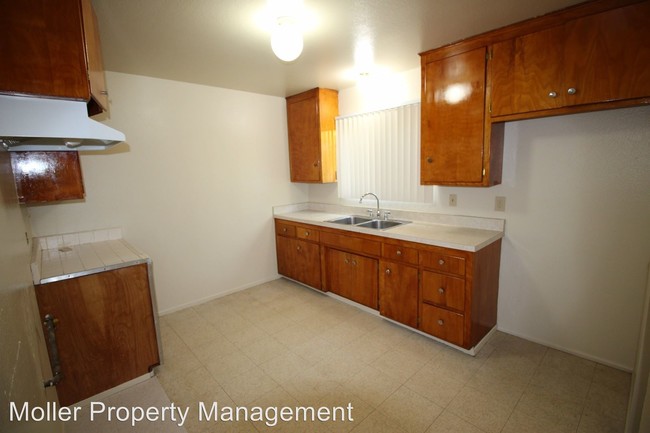 Foto del edificio - 2700-2706 Meeker Ave