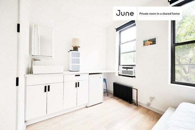Foto del edificio - Room in Shared 3 bed/3 bath home