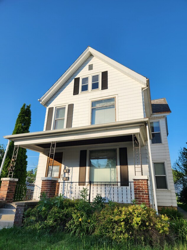 Encantador dúplex histórico con amplio patio compartido - 2548 Jackson St