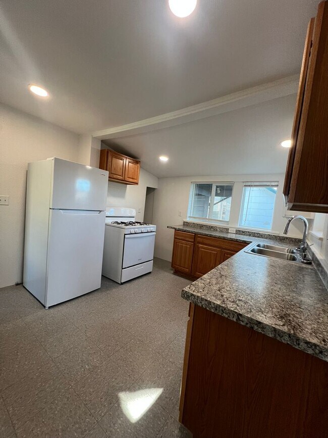 Foto del edificio - Newly Renovated 2 Bedroom, 1 Bathroom Home