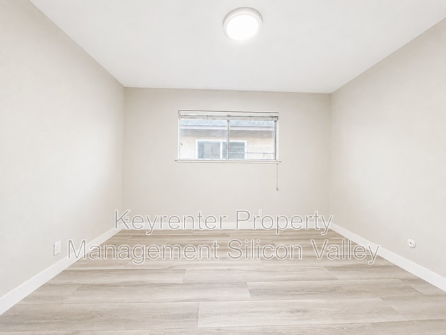 Building Photo - 1104 Delna Manor Ln