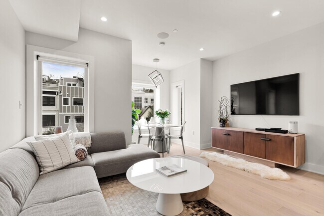 Foto del edificio - 2478 1/2 Ontario Rd NW