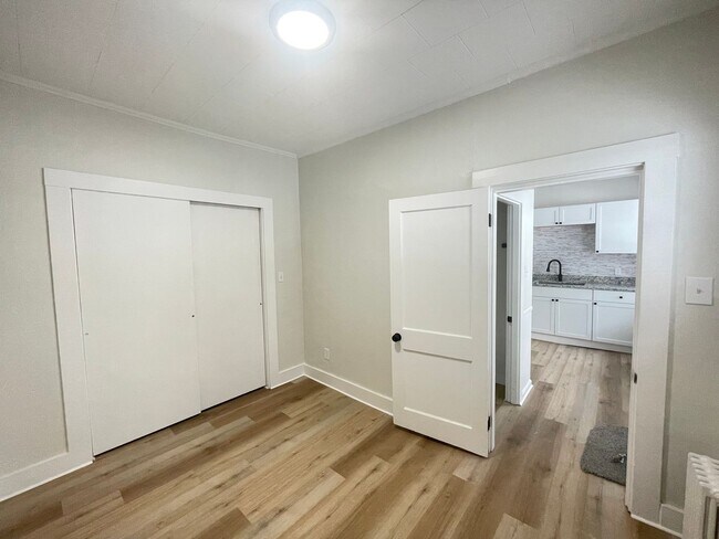 Building Photo - 69 6th St