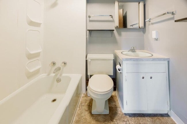 Building Photo - 1218 Cedar St