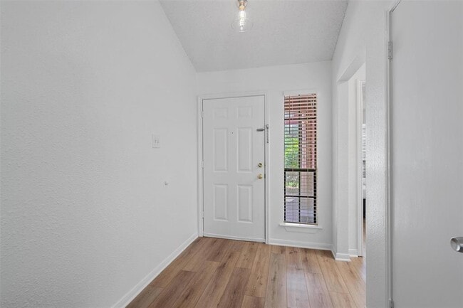 Building Photo - 1601 Faro Dr