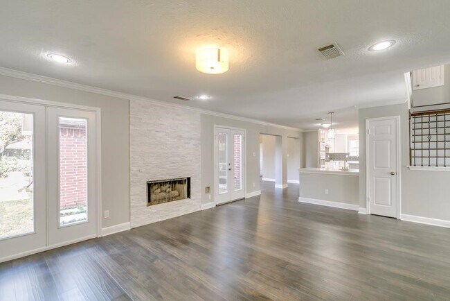 Foto del edificio - 14022 Ragus Lake Dr