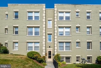 Building Photo - 4420 1st Pl NE
