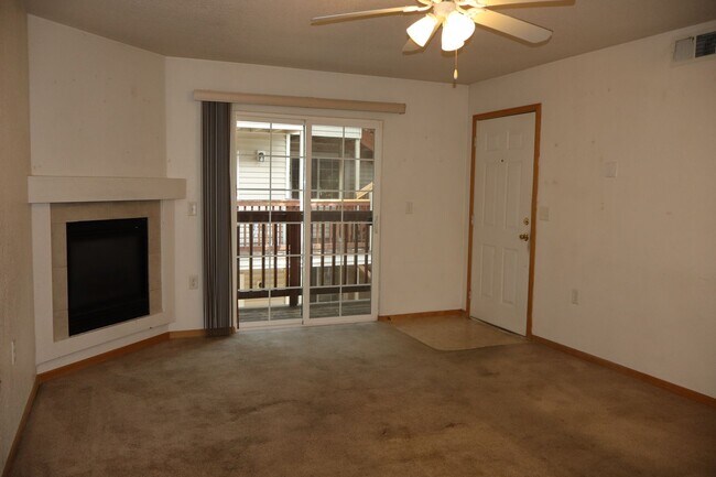 Foto del edificio - $1000 Off First Month's Rent! - 2-Bed, 2-B...