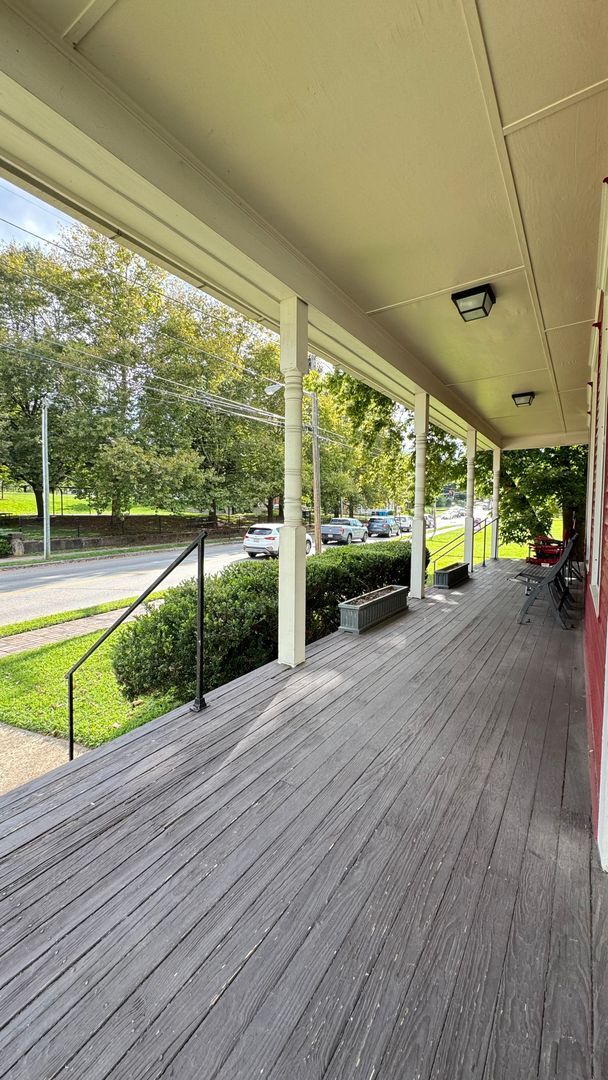 Foto del edificio - 911 Campbell Ave SW