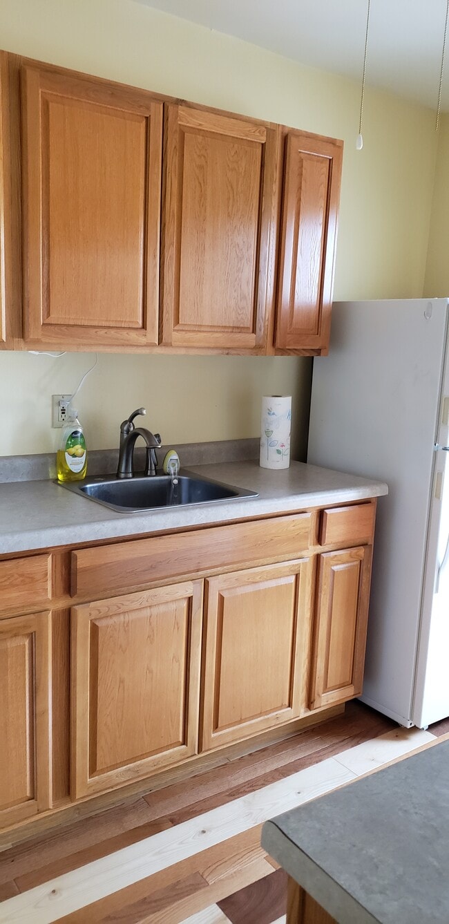 Kitchen - 915 W 5th St