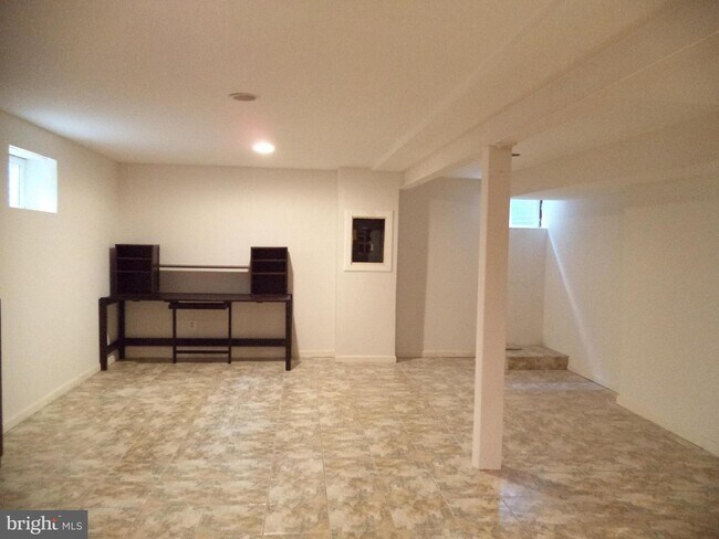 Building Photo - 8608 Leonard Dr