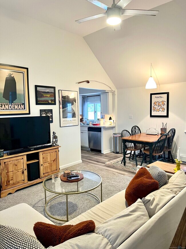 Foto del edificio - 103 Cove St